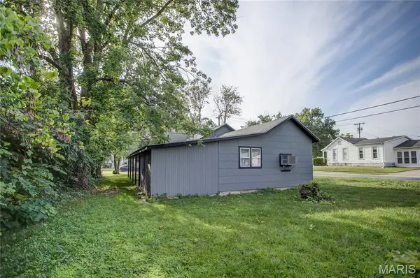 205 Ayres ST, White Hall, IL 62092