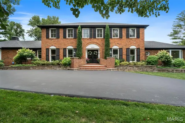 245 Litcheford CT, Creve Coeur, MO 63141
