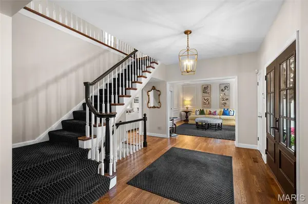 245 Litcheford CT, Creve Coeur, MO 63141