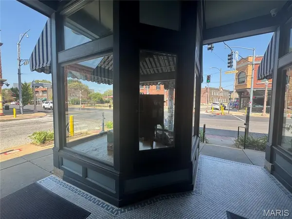 4270 Manchester, St Louis, MO 63110