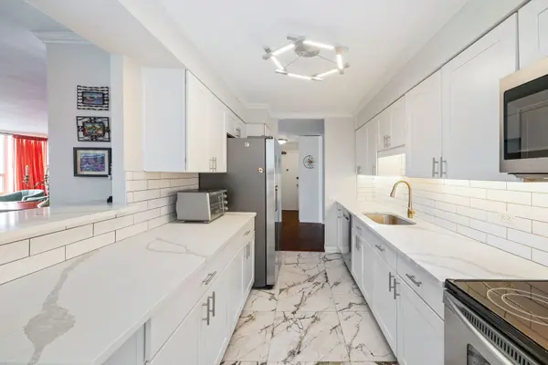 940 W Glenlake AVE #34D, Chicago, IL 60660