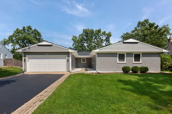650 Twisted Oak LN, Buffalo Grove, IL 60089