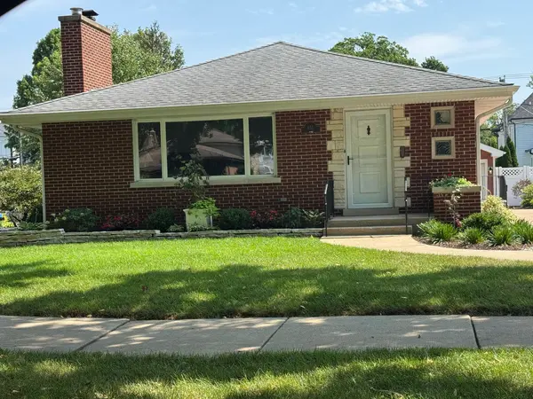 655 S Spring RD, Elmhurst, IL 60126