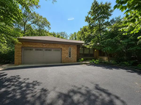 8711 W 123rd ST, Palos Park, IL 60464
