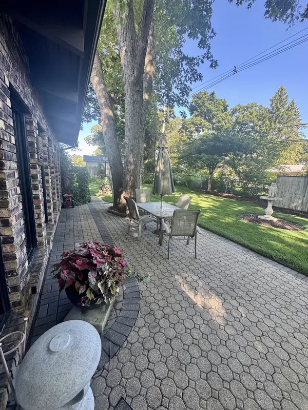 1916 W Grandview DR, Johnsburg, IL 60051