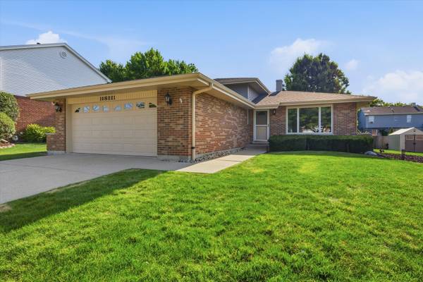 10S221 Suffield DR, Downers Grove, IL 60516