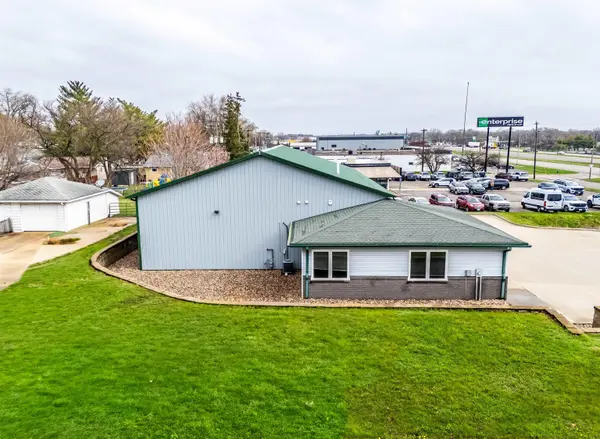 1328 La Porte RD, Waterloo, IA 50702