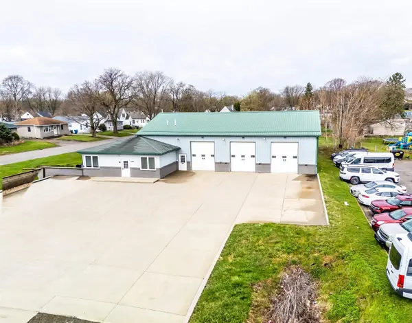 1328 La Porte RD, Waterloo, IA 50702