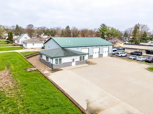 1328 La Porte RD, Waterloo, IA 50702