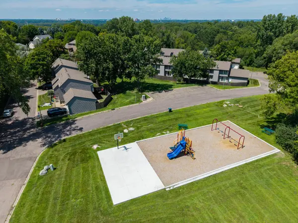 1757 Bluebill DR, Eagan, MN 55122