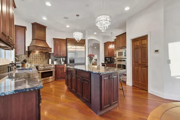 1886 Sandbar CIR, Waconia, MN 55387