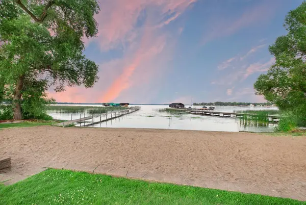 1886 Sandbar CIR, Waconia, MN 55387