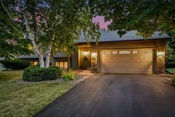 19002 Barrington DR, Eden Prairie, MN 55346