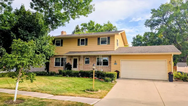 1207 22nd AVE S, Moorhead, MN 56560