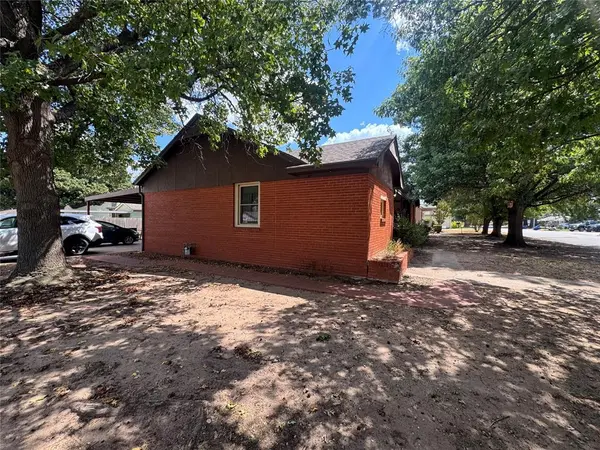 2501 S 18th ST, Chickasha, OK 73018