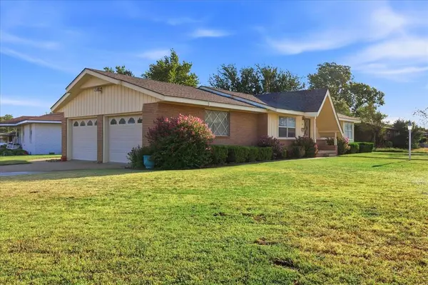 813 Standifer RD, Elk City, OK 73644