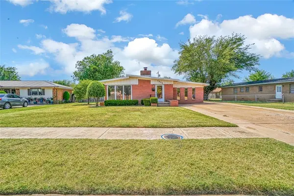 1909 N Flamingo LN, Altus, OK 73521