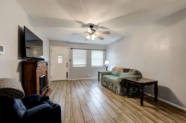 1827 W Vilas AVE, Guthrie, OK 73044