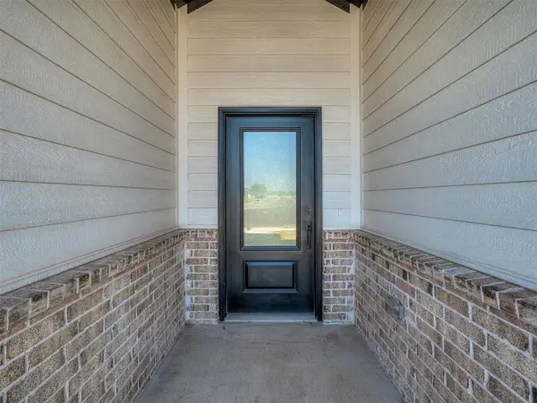 1237 E Stetson LN, Mustang, OK 73064