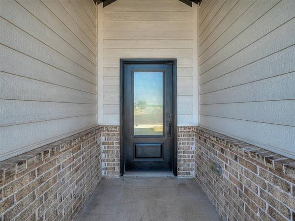 1237 E Stetson LN, Mustang, OK 73064