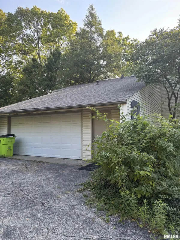2 Forest Park N ST, Jacksonville, IL 62650