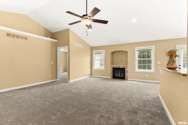 1602 REMINGTON RD, Pekin, IL 61554