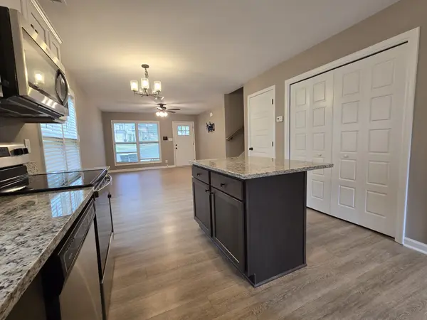 1176 Cottonwood Dr, Clarksville, TN 37040