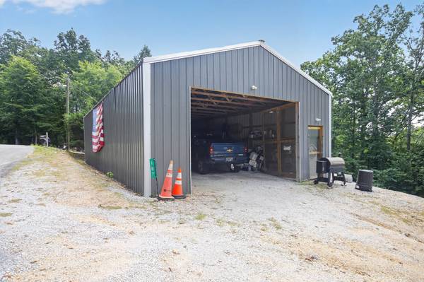 187 Sweetbrier Dr, Decaturville, TN 38329