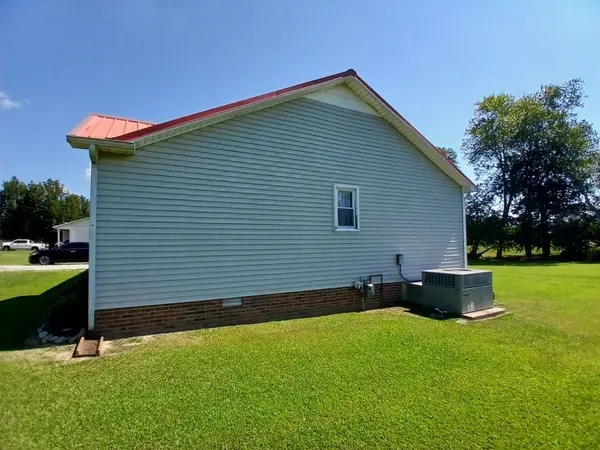 67 Jenkins Dr, Fayetteville, TN 37334
