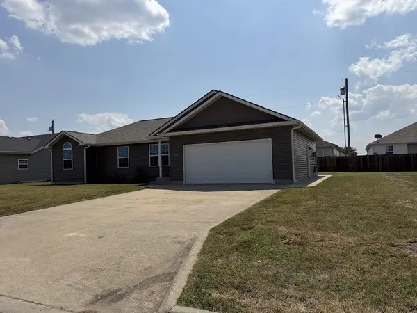 820 W Stewart ST, Bolivar, MO 65613