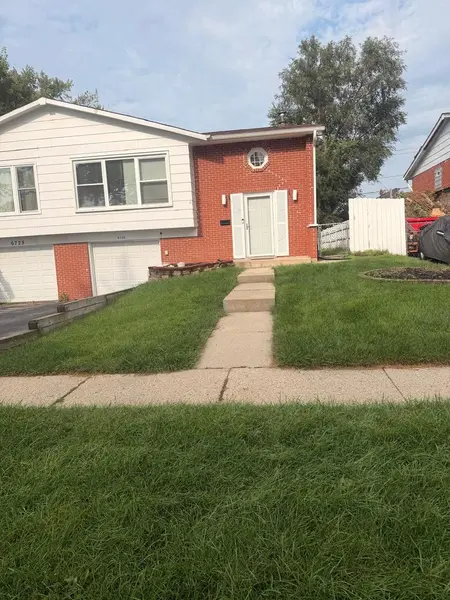 6730 Valley View RD, Hanover Park, IL 60133