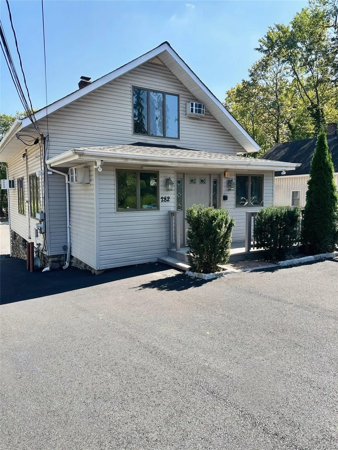 282 N Middletown RD, Pearl River, NY 10965
