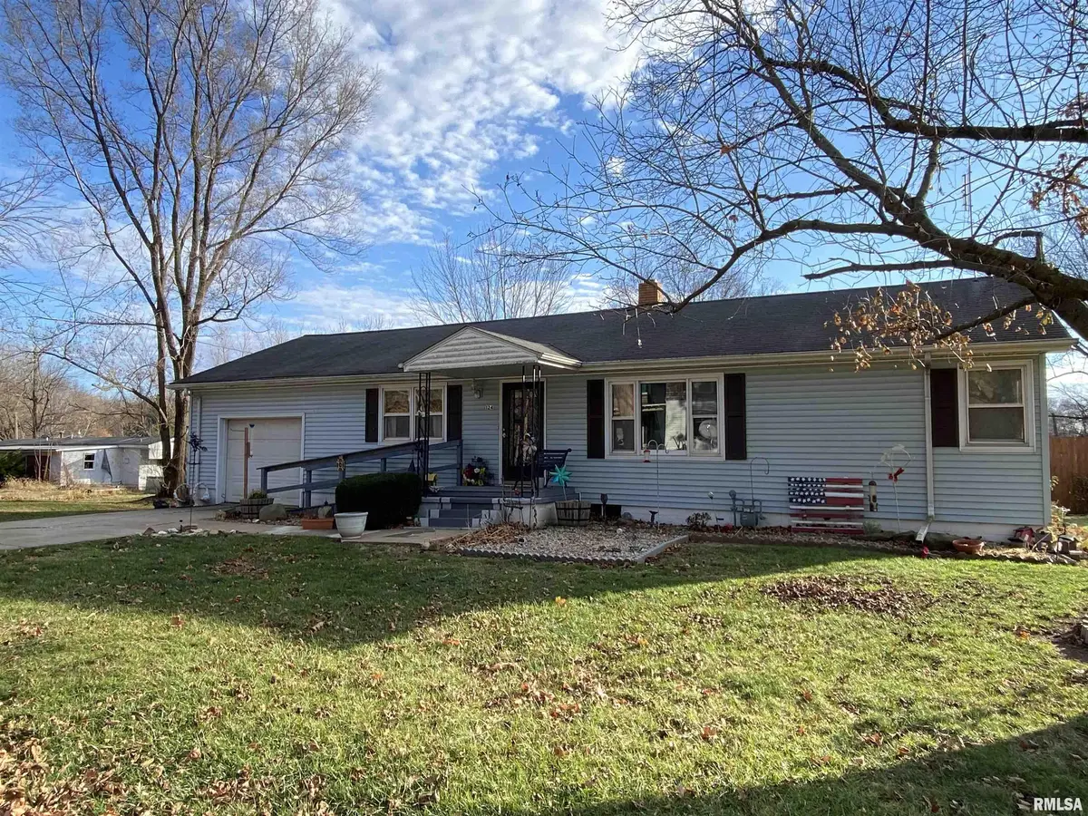 124 E MAIN ST, Canton, IL 61520
