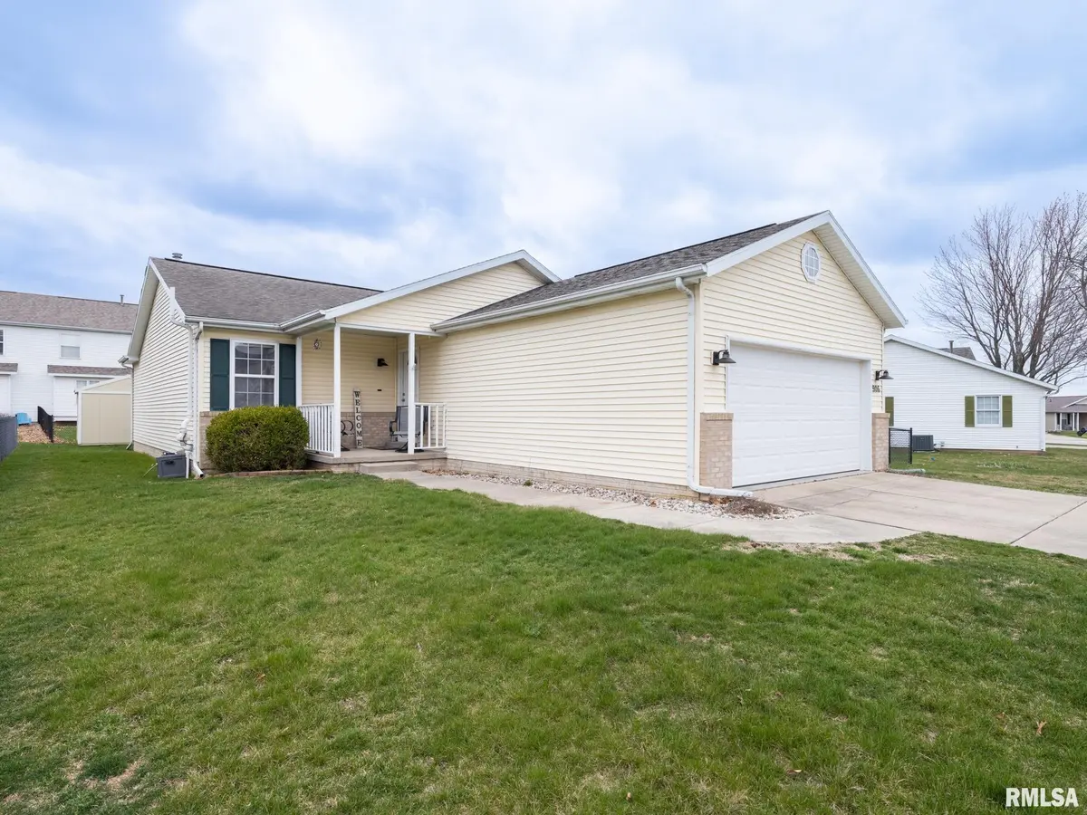 906 TAYLOR LN, Le Roy, IL 61752