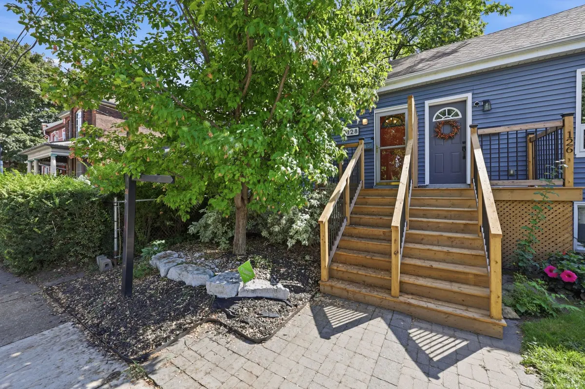 128 Robert ST, Hamilton, ON L8L 2P6
