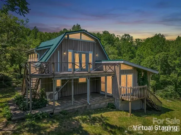 255 & 257 Crescent ST, Saluda, NC 28773