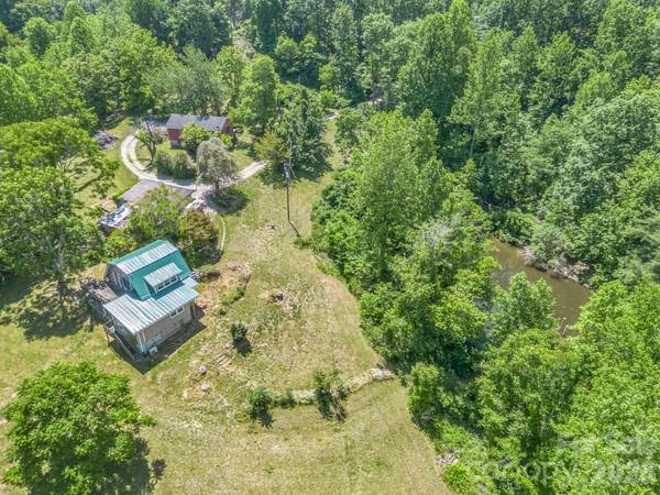 255 & 257 Crescent ST, Saluda, NC 28773