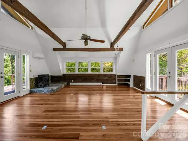 255 & 257 Crescent ST, Saluda, NC 28773