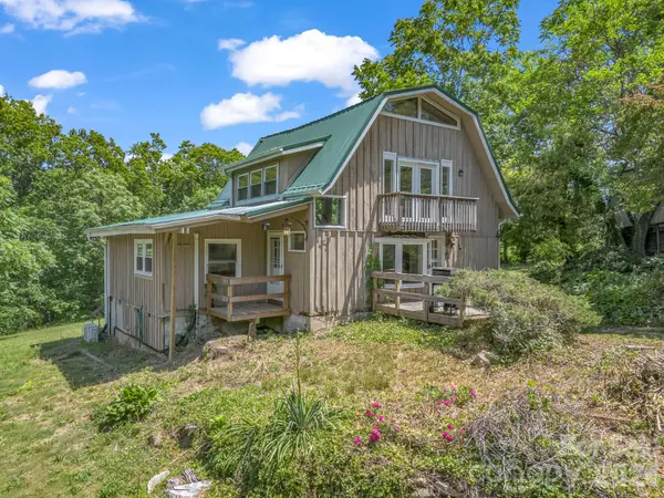 255 & 257 Crescent ST, Saluda, NC 28773