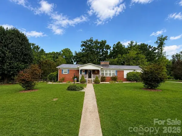 105 Merrywood DR, Lenoir, NC 28645