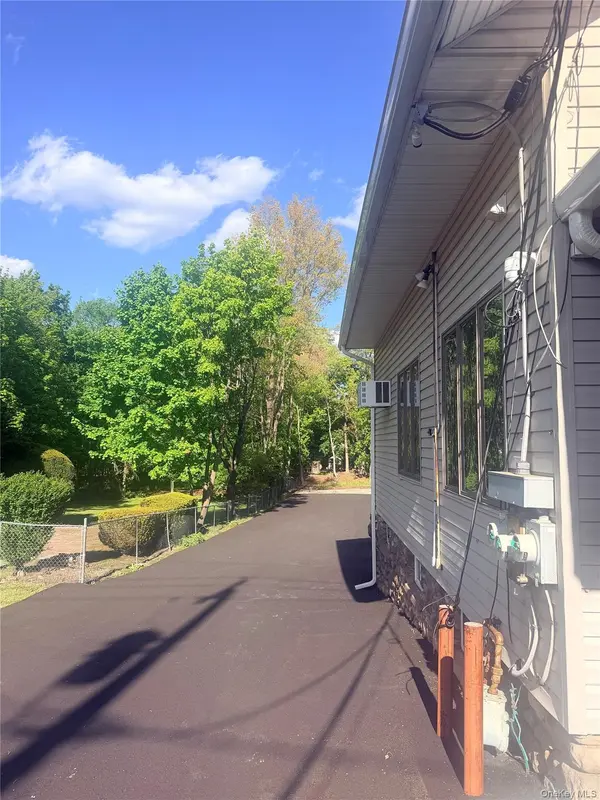 282 N Middletown RD, Pearl River, NY 10965