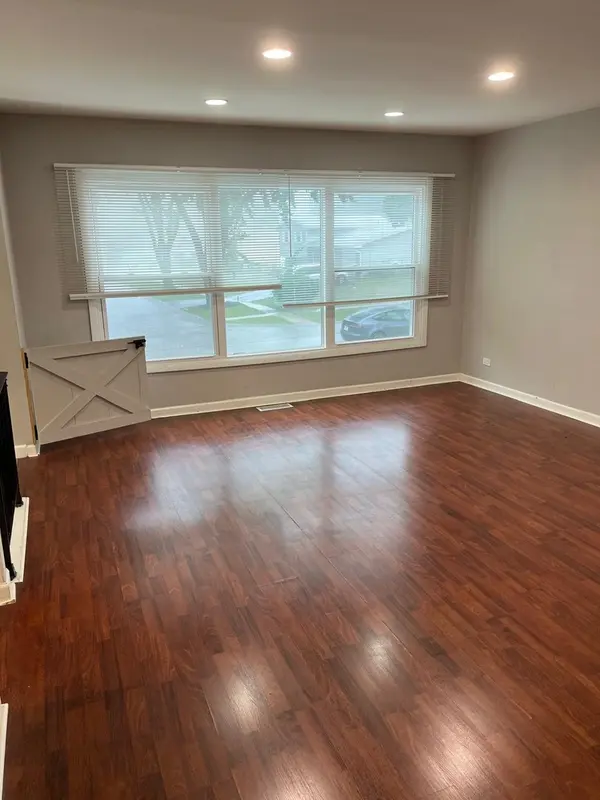 6730 Valley View RD, Hanover Park, IL 60133