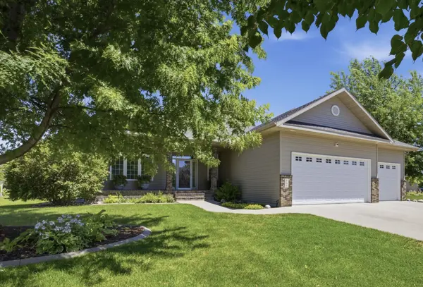 868 32nd ST S, Moorhead, MN 56560