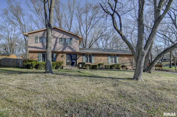 5605 Grissom DR, Springfield, IL 62711