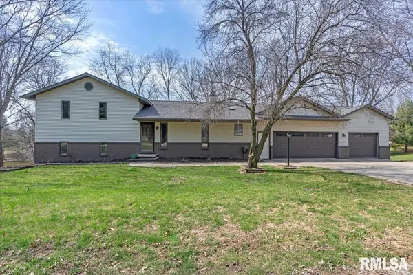 13877 LINDA LN,  Athens,  IL 62613-0000