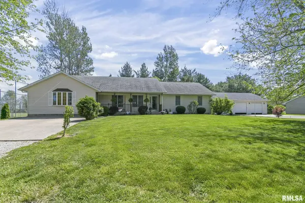 418 HENRIETTA ST, Divernon, IL 62530