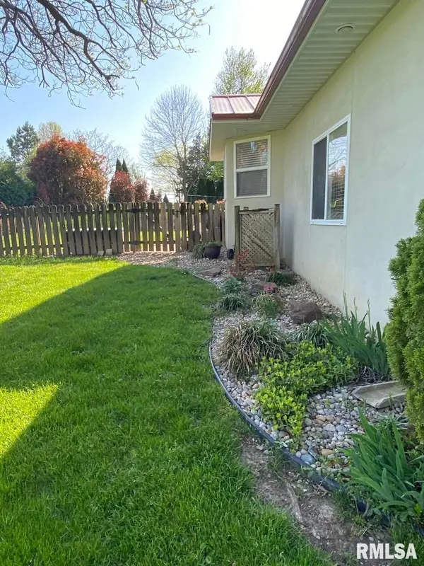 401 VICTOR LN, Carterville, IL 62918