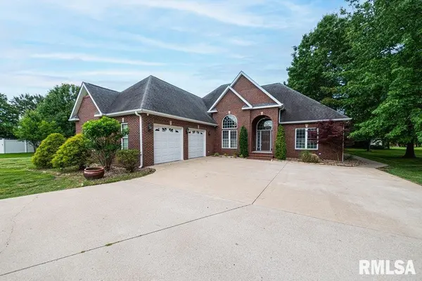 205 Cora Mae CT, Carterville, IL 62918