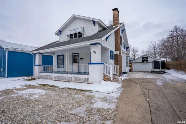 136 S MAIN ST, Farmington, IL 61531