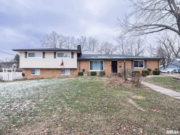 1308 W KENWICK LN, Peoria, IL 61614